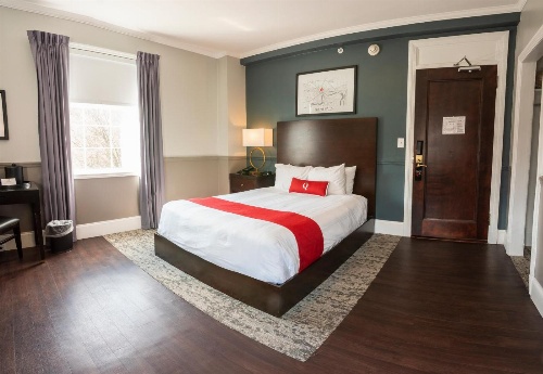 The Queensbury Hotel image 1